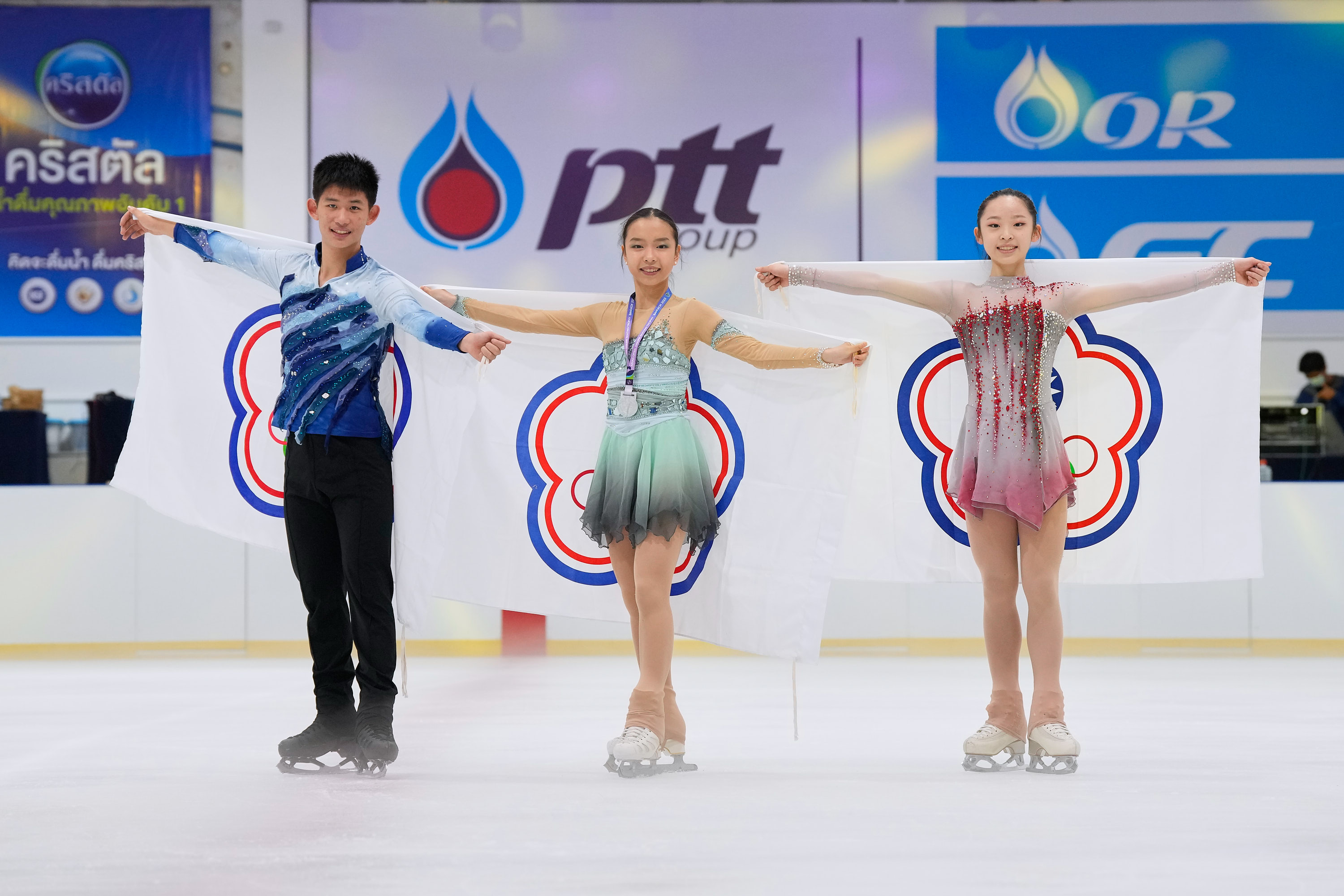 (圖)At the 2023 Asian Open Figure Skating Trophy, Taiwan’s Lin Yu-hsiang (left) took gold in the junior men’s group, Ting Tzu-han (middle) won silver in the adult women’s group and Tsai Yu-feng (right) won gold in the junior women's group.